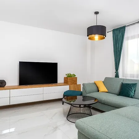 Loni Villa *