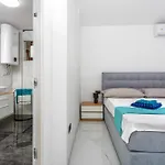 Loni Villa