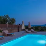Loni Villa *