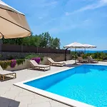 Villa Loni Bajčići