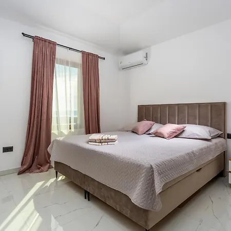 Villa Loni *