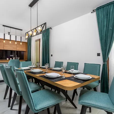 Loni فيلة Bajcici