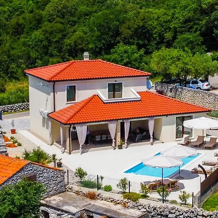 Loni Villa Bajčići